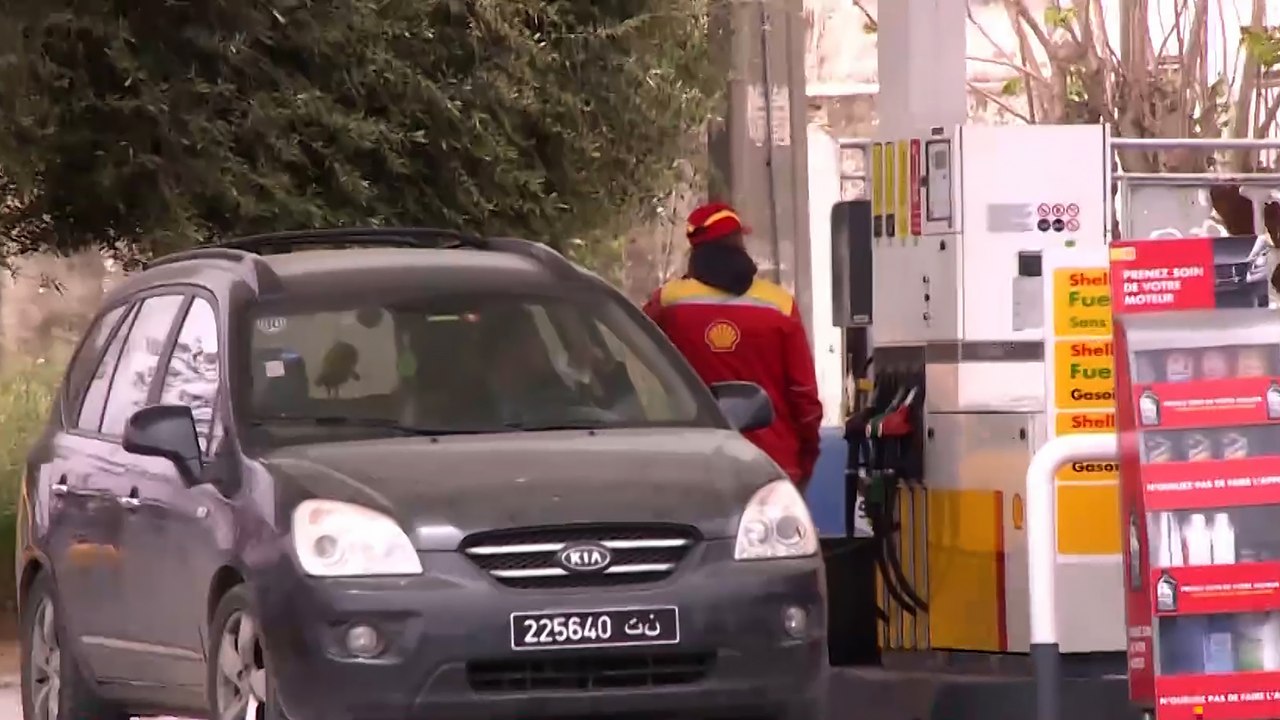 لكبح عجز الموازنة.. السلطات التونسية ترفع أسعار الوقود