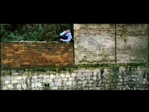 Enfermés dehors Teaser (2) VF