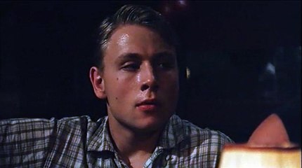 Le Perroquet Rouge Extrait vidéo (5) VO