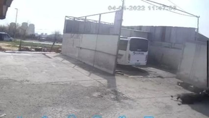 ESENYURT'TA GERİ GİDEN KAMYONUN ALTINDA KALDI