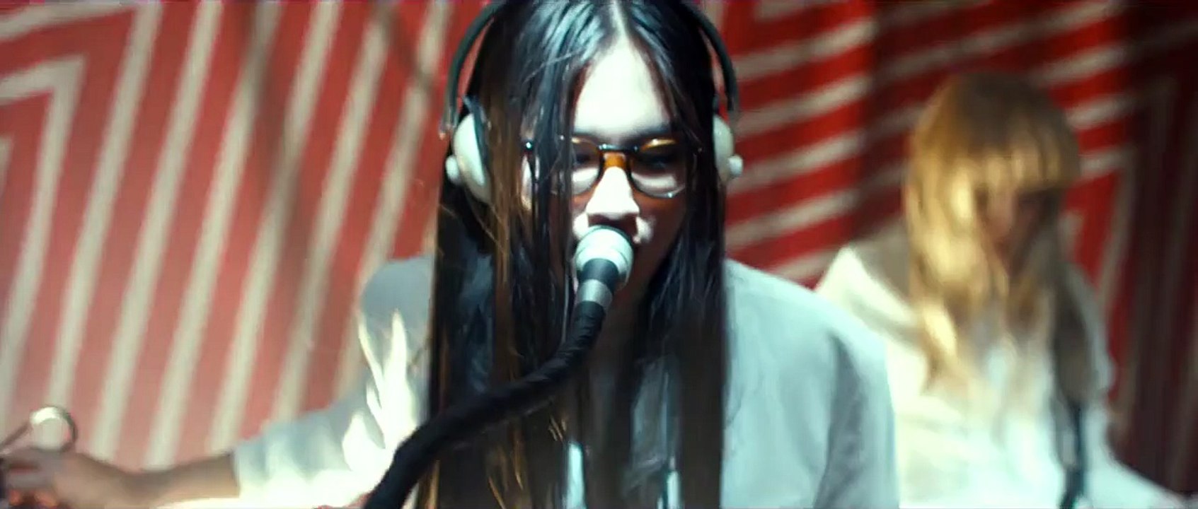 Belgica - EXTRAIT VOST "Turn Off the Lights"