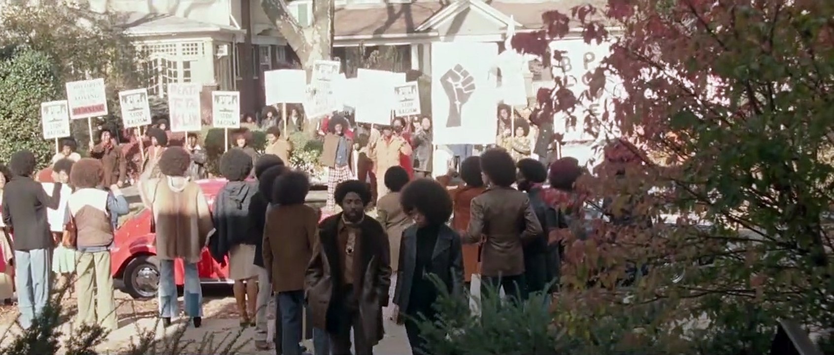 BlacKkKlansman - J'ai infiltré le Ku Klux Klan EXTRAIT VF "Le Klan prépare une attaque"