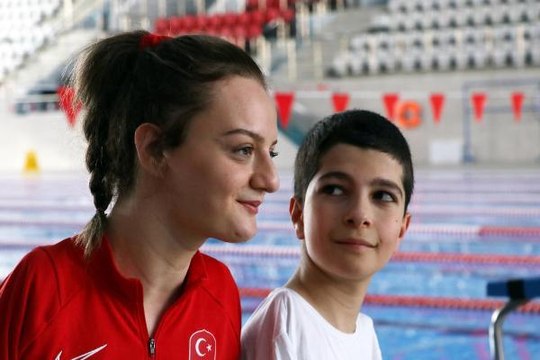 KOLLARI OLMAYAN BARAN, MİLLİ YÜZÜCÜ SÜMEYYE'NİN İZİNDE