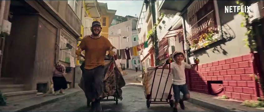 Des vies froissées Bande-annonce VO