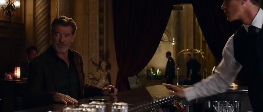 Teach Me Love - EXTRAIT VOST Bar de l'hôtel