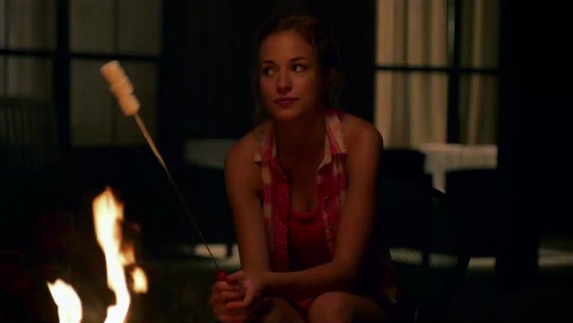 Pitch Perfect 2 - EXTRAIT VF Autour du feu de camp