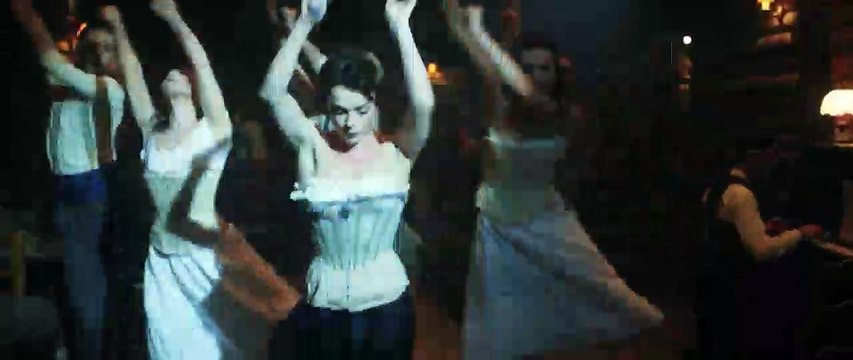 Le Rêve des Apaches EXTRAIT VF Perché sur la colline, près du Lapin Agile