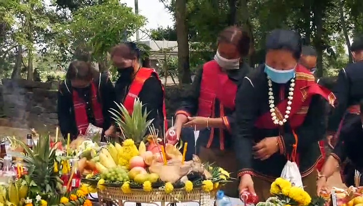 ศรีสะเกษ นายก อบต.สมอ จัดยิ่งใหญ่วันไหว้พระธาตุ...