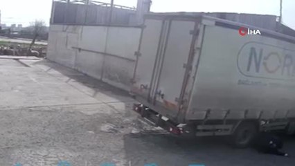 Esenyurt'ta feci kaza... Geri manevra yapan kamyon yayayı böyle ezdi
