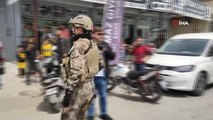 Son Dakika | Adana'da polise silahlı saldırı: Aranması olan şahıs, kendisini almaya gelen polislere ateş açtı