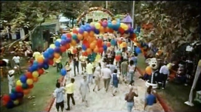 Ecole paternelle Bande-annonce VF