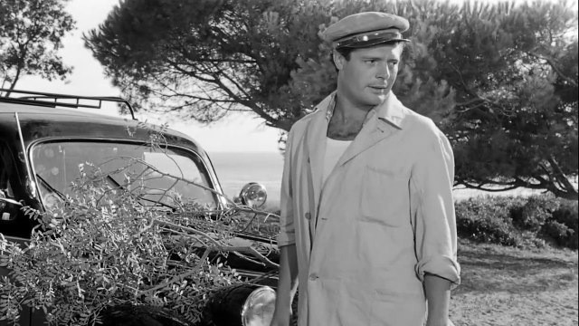 Dommage que tu sois une canaille - EXTRAIT VOST Scène de la plage