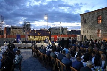 Sur'da 7 yıl aranın ardından iftar yemeği
