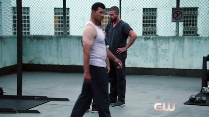 Arrow Bande-annonce VO