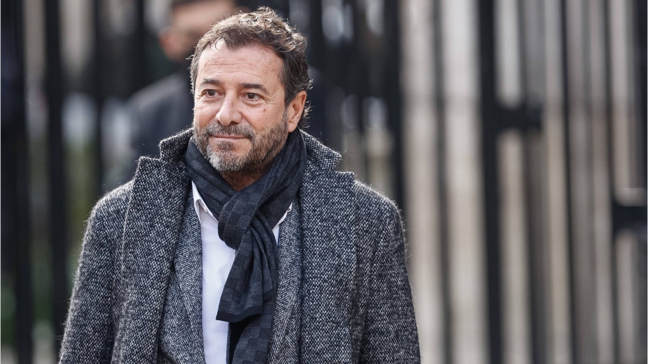 VOICI : Bernard Montiel amoureux de Delphine Wespiser ? Il met les choses au clair