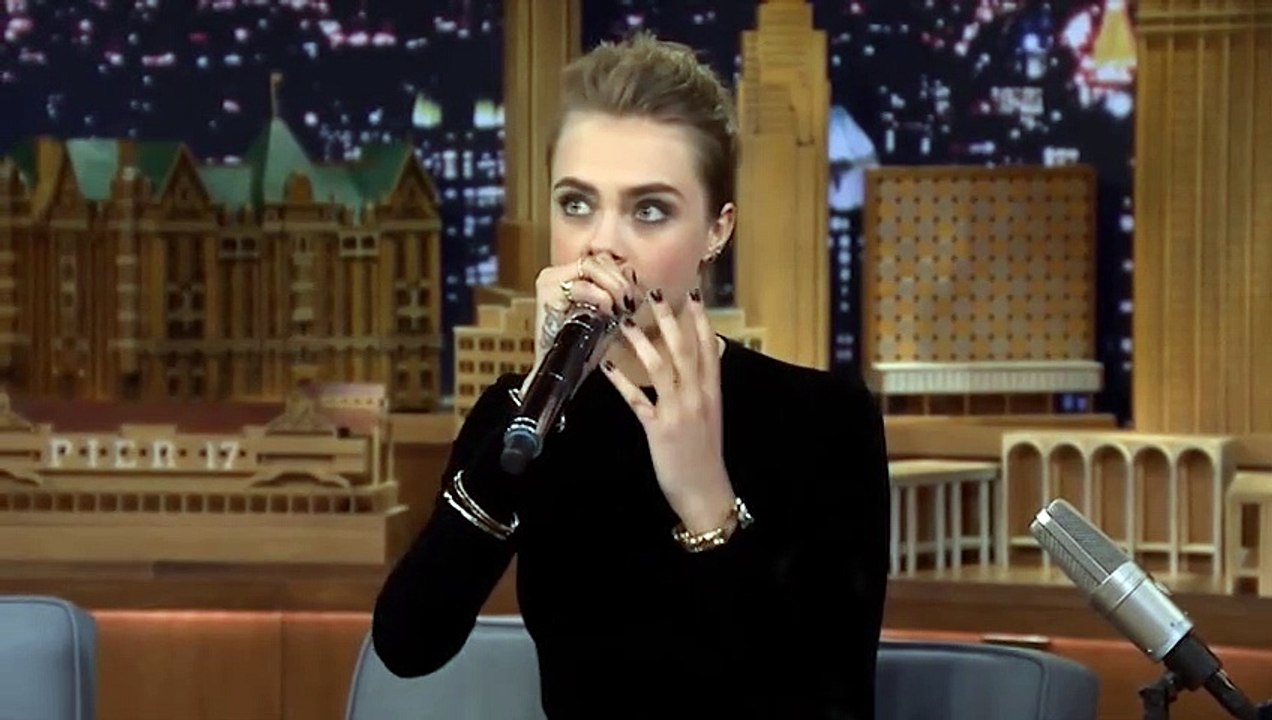 Cara Delevingne lance un beatbox de dingue chez Jimmy Fallon