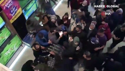 Ucuzluğu duyan vatandaşlar birbirlerini ezdi