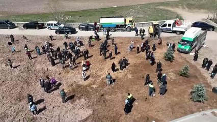 Gölbaşılı kadınlar binlerce fideyi toprakla buluşturdu