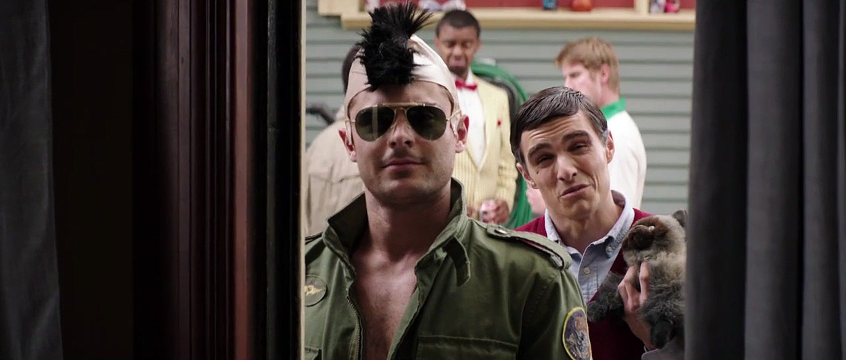 Nos pires voisins - EXTRAIT VF "Soirée Robert De Niro chez DeltaPsi"