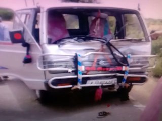 Video : रोडवेज बस को कर रहा था ओवरटेक, सामने से आ गई वेन, फिर हुआ यह ......