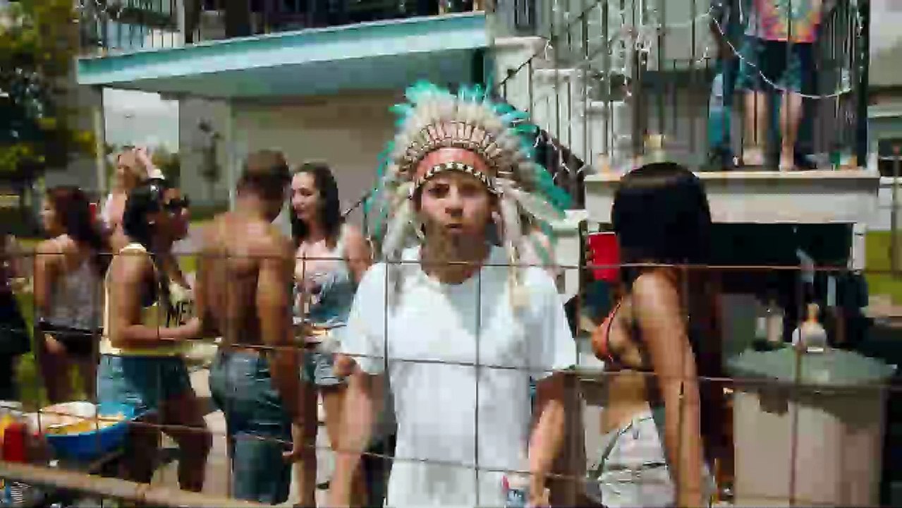 American Hero - TEASER VOST "Fêtard"