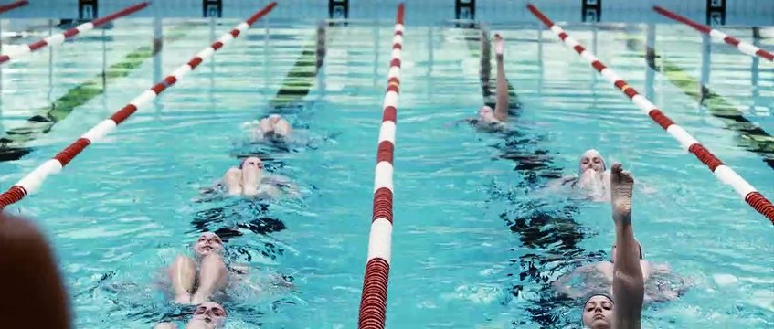 Vierge sous serment - EXTRAIT VO La piscine