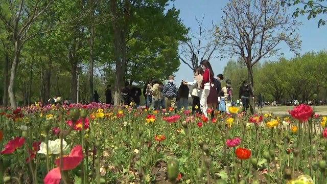 거리두기 해제 앞둔 주말...일상회복 기대에 나들이객 '북적' / YTN