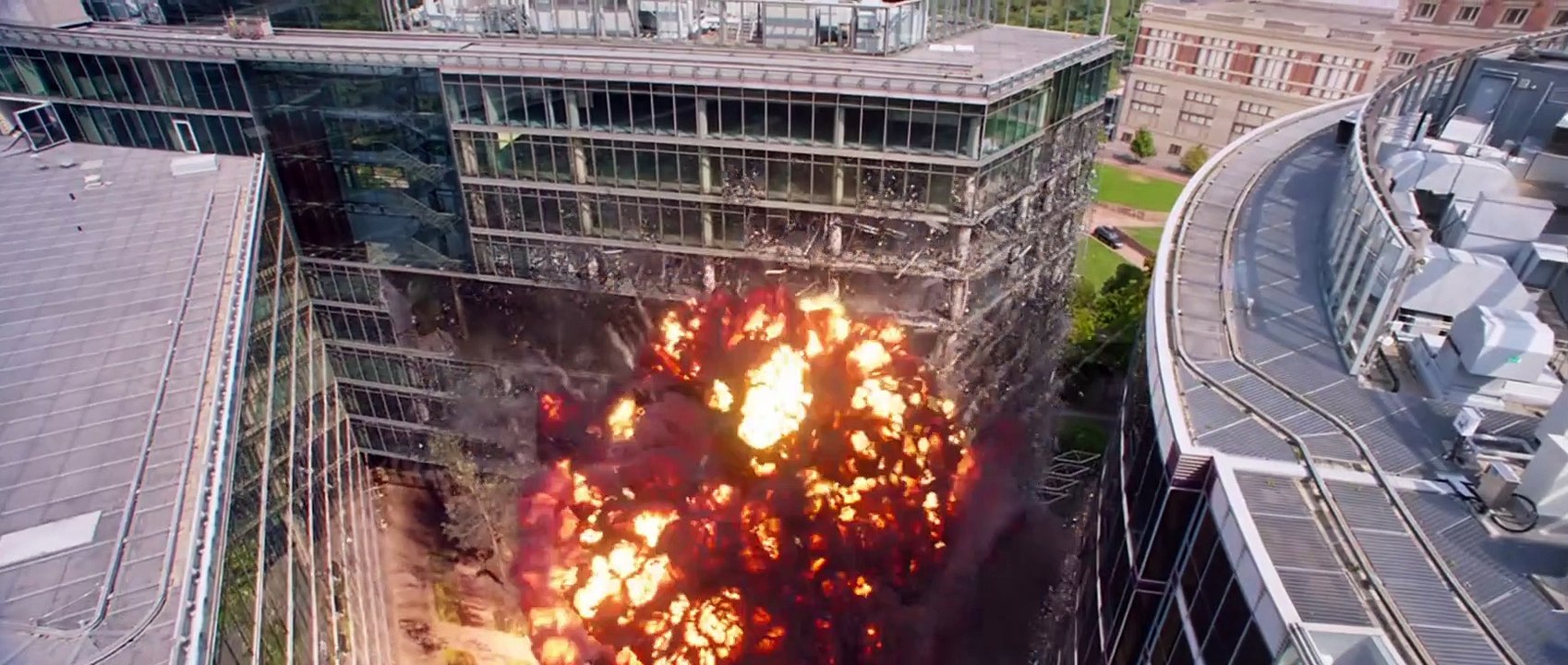 Captain America - Civil War : Spot TV "The Safest Hands" VO