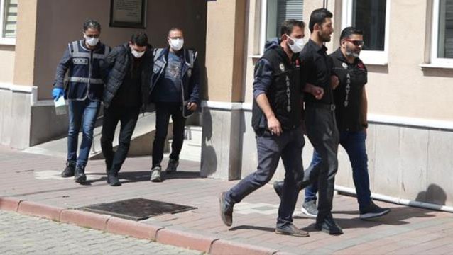 Kendilerini polis ve savcı olarak tanıtıp vatandaşları 1 milyon lira dolandırdılar