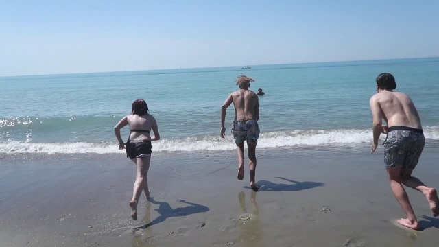 Pasqua: Ostia, spiagge prese d'assalto