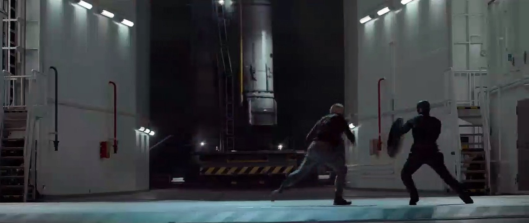 Captain America, le soldat de l'hiver - EXTRAIT VOST "Et sans le bouclier ?"