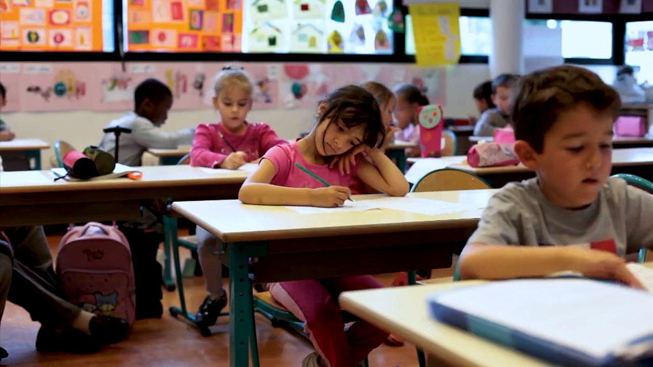 Ne pas nous déranger, nous sommes en séance Bande-annonce VF