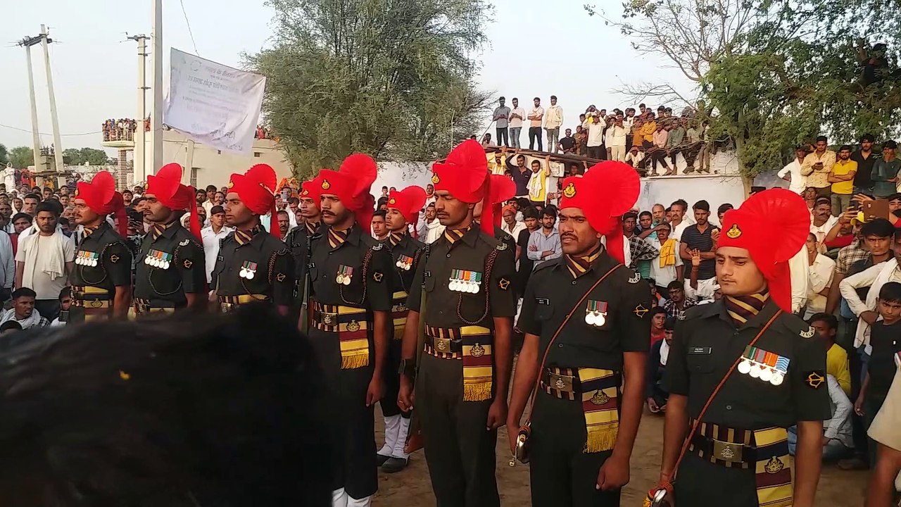 सैन्य सम्मान के साथ शहीद पवन गुर्जर को दी अंतिम विदाई