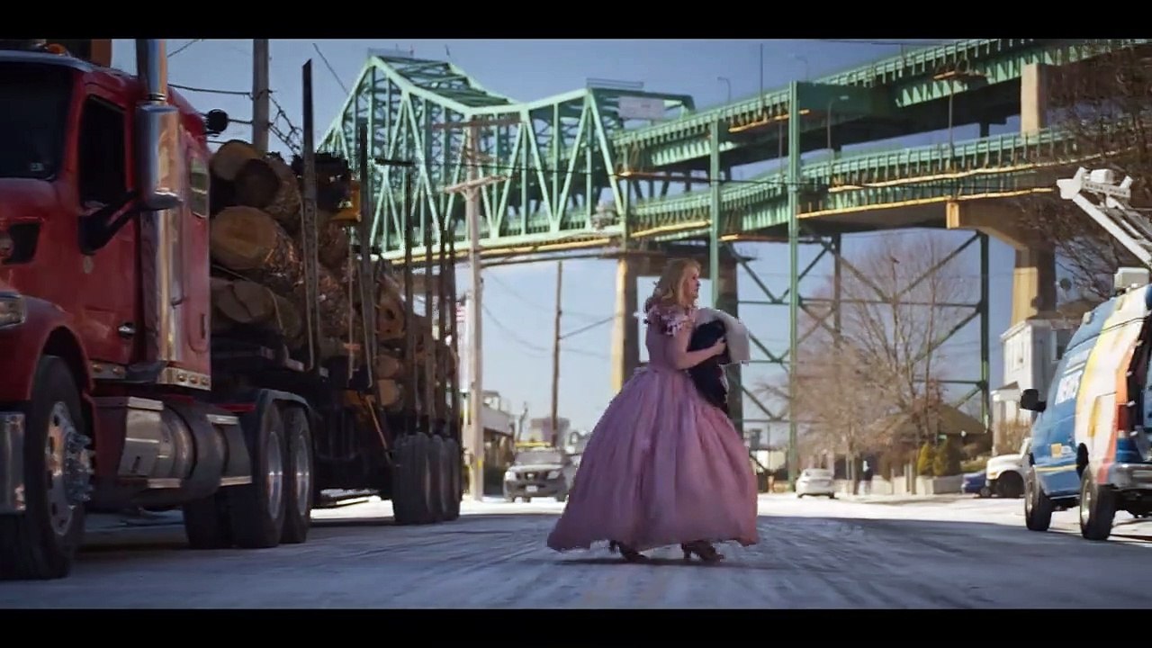 Marraine ou presque Bande-annonce VF