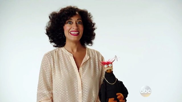 The Muppets - TEASER VO Tracee Ellis Ross refuse la demande d'amitié de Pepe