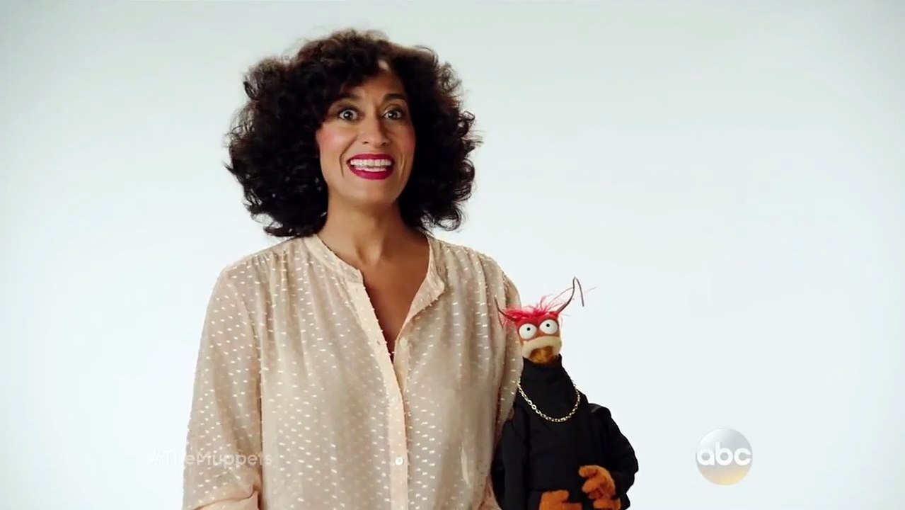 The Muppets - TEASER VO "Tracee Ellis Ross refuse la demande d'amitié de Pepe"