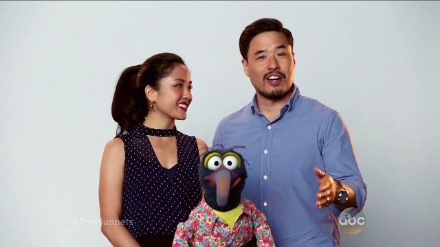 The Muppets - TEASER VO Gonzo et le casting de Fresh Off The Boat
