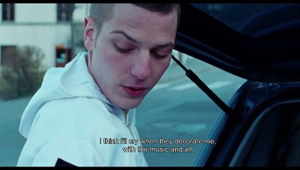 Les Enfants partent à l&#039;aube EXTRAIT "Garde à vous"