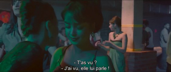 La Belle et la meute EXTRAIT VO "Elle lui parle"