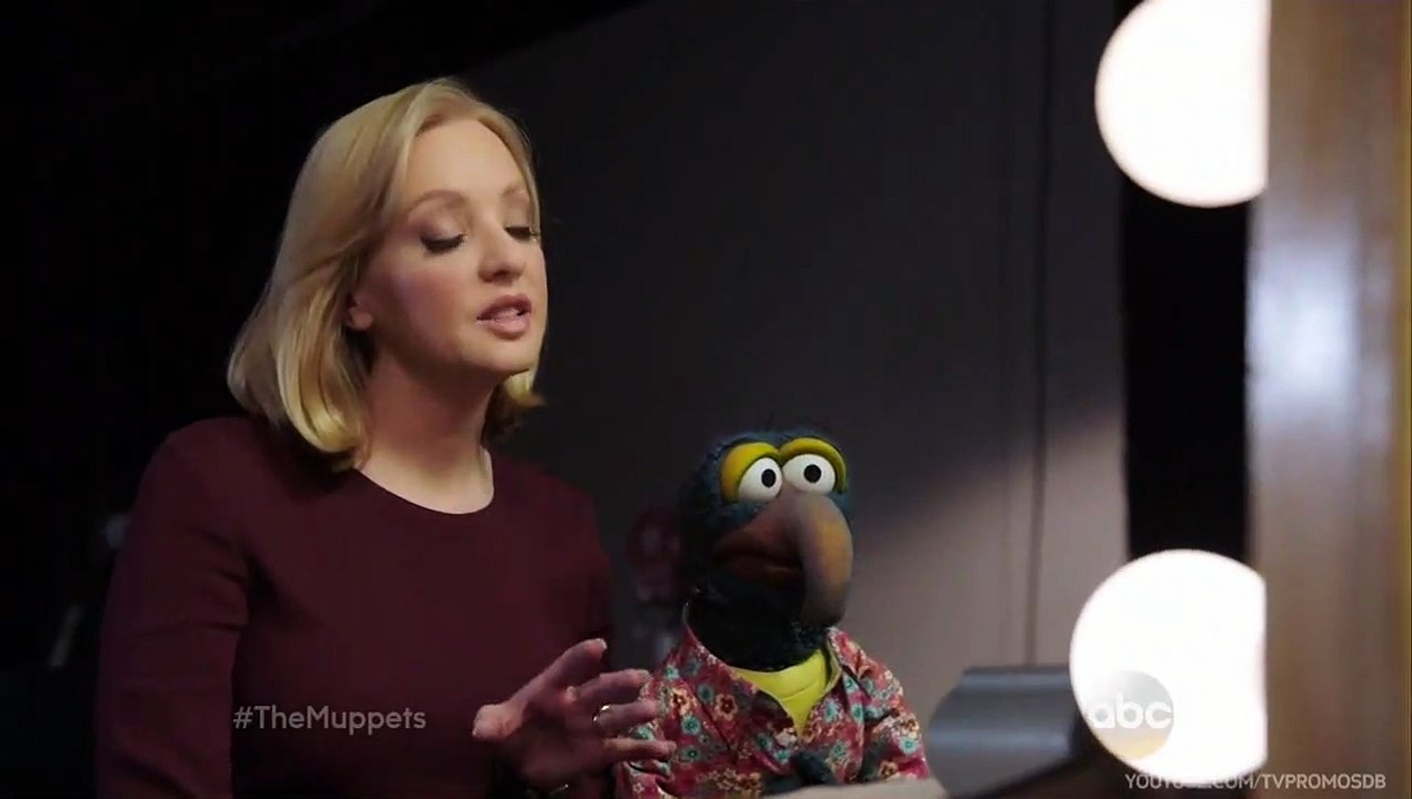 The Muppets - TEASER VO "Wendi McLendon-Covey donne des leçons d'acteur à Gonzo"
