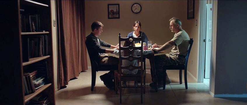 Across My Land EXTRAIT VO A table