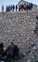 BİSİKLETİYLE 10 METRELİK DUVARDAN DÜŞEN HARUN YARALANDI