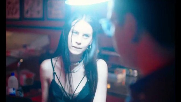 Cross the Line Bande-annonce VO