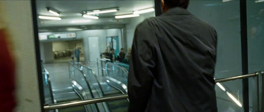 La Lune de Jupiter EXTRAIT VO Course-poursuite