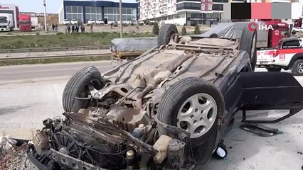 Otomobil 40 metre sürüklendi, 4 genç ölümden döndü