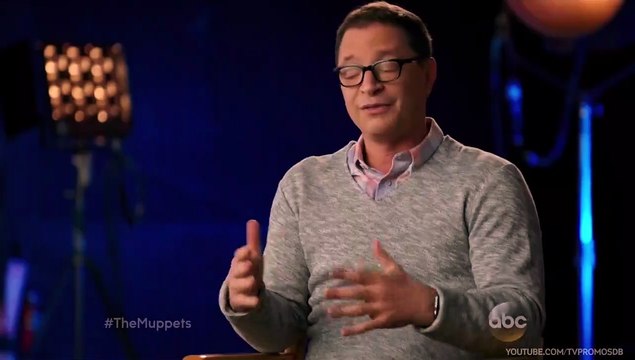 The Muppets - TEASER VO Joshua Malina ressemble à Kermit