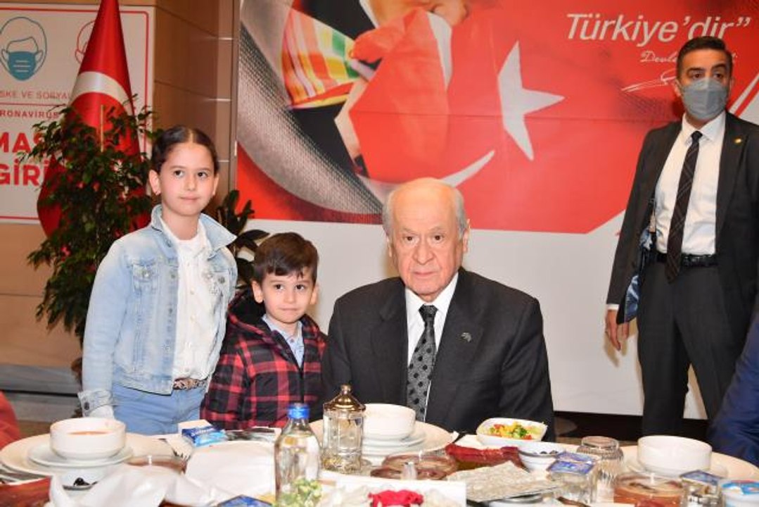 Son dakika haber... MHP Genel Başkanı Bahçeli, şehit aileleriyle iftarda buluştu