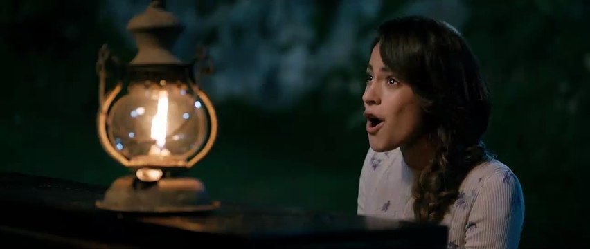 TINI – La nouvelle vie de Violetta - EXTRAIT VF Tini entourée de ses amis