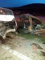 Minibüsle çarpışan otomobil ikiye bölündü: 2 ölü, 2 ağır yaralı