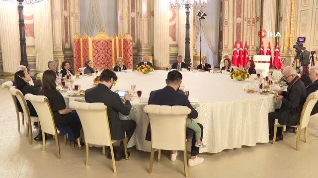 Cumhurbaşkanı Erdoğan sanatçılar ile iftar programında bir araya geldi